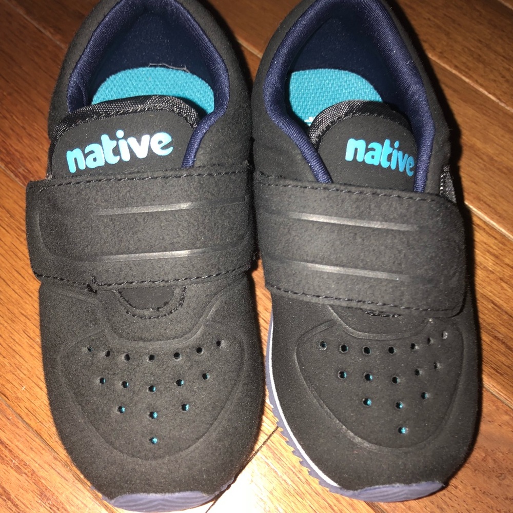 EUC Natives Size 8